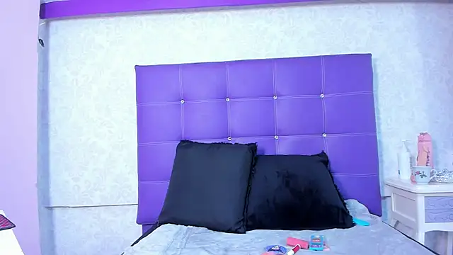 Snapshot of LeaMoreau22 chatting on November 13, 2025, 11:36 am LeaMoreau22 online show from November 13, 2025, 11:36 am