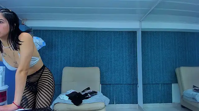 Snapshot of LeaMoreau22 chatting on December 16, 2025, 12:20 pm LeaMoreau22 online show from December 16, 2025, 12:20 pm