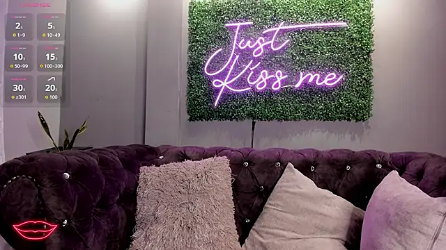 scarlettvelvet  online show from April 18, 2026, 7:07 pm