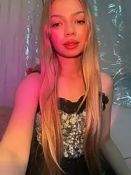  Siennaaa  online show from March 8, 2026, 10:35 pm