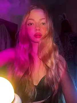  Siennaaa  online show from March 19, 2026, 8:42 pm