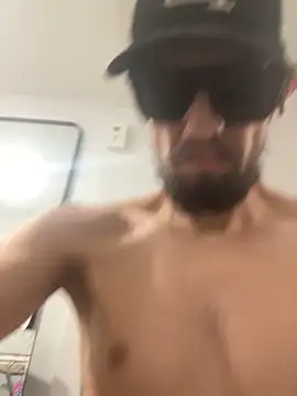 Snapshot of daddydannyboy13 chatting on October 8, 2025, 9:11 am daddydannyboy13 online show from October 8, 2025, 9:11 am