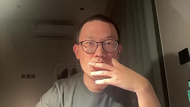 yewuzhibb online show from October 1, 2025, 3:27 pm