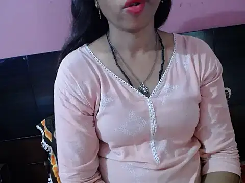 Sunny Leoni online show from October 6, 2025, 8:37 am