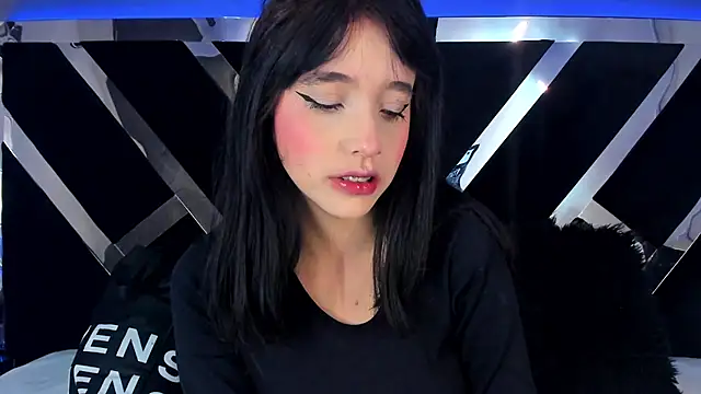 Snapshot of MeganR_ chatting on May 1, 2026, 11:15 am MeganR online show from May 1, 2026, 11:15 am