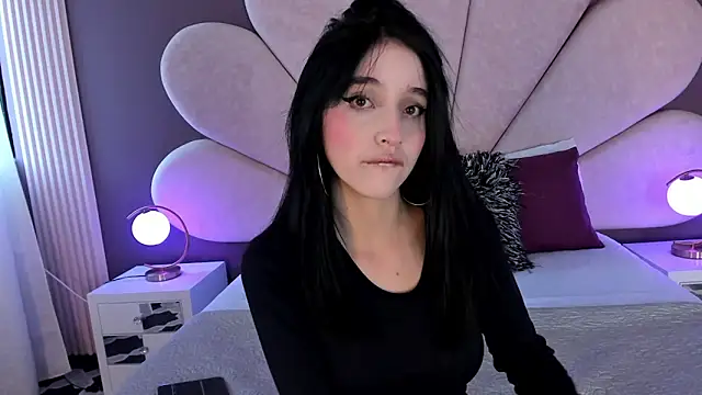 Snapshot of MeganR_ chatting on April 6, 2026, 11:22 am MeganR online show from April 6, 2026, 11:22 am