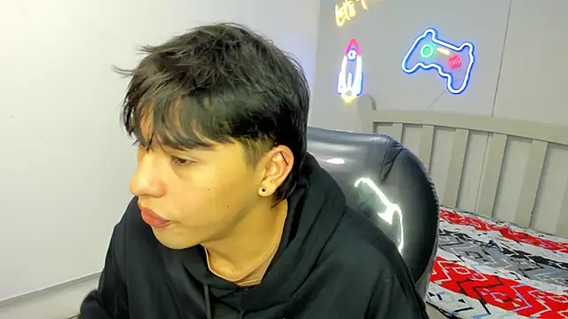 Snapshot of StiwenTwink chatting on October 24, 2025, 1:21 pm StiwenTwink online show from October 24, 2025, 1:21 pm