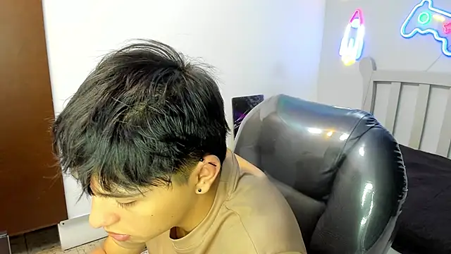 Snapshot of StiwenTwink chatting on November 17, 2025, 4:11 pm StiwenTwink online show from November 17, 2025, 4:11 pm