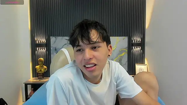 Snapshot of StiwenTwink chatting on October 21, 2025, 4:39 pm StiwenTwink online show from October 21, 2025, 4:39 pm