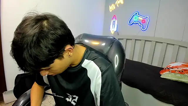 Snapshot of StiwenTwink chatting on December 3, 2025, 12:59 pm StiwenTwink online show from December 3, 2025, 12:59 pm