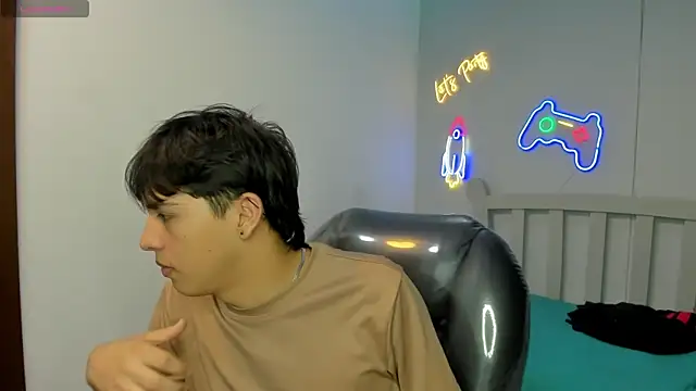 Snapshot of StiwenTwink chatting on November 5, 2025, 4:10 pm StiwenTwink online show from November 5, 2025, 4:10 pm