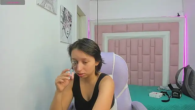 Snapshot of Klaret_Toy chatting on May 19, 2026, 7:10 pm Klaret Toy online show from May 19, 2026, 7:10 pm
