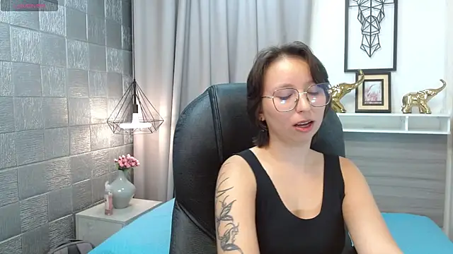 Snapshot of Klaret_Toy chatting on May 6, 2026, 8:18 am Klaret Toy online show from May 6, 2026, 8:18 am