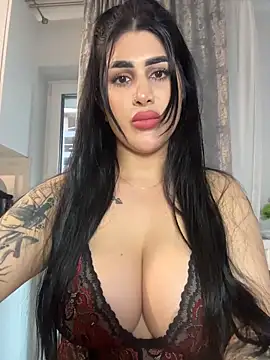 Niinarosee online show from June 12, 2026, 5:54 pm