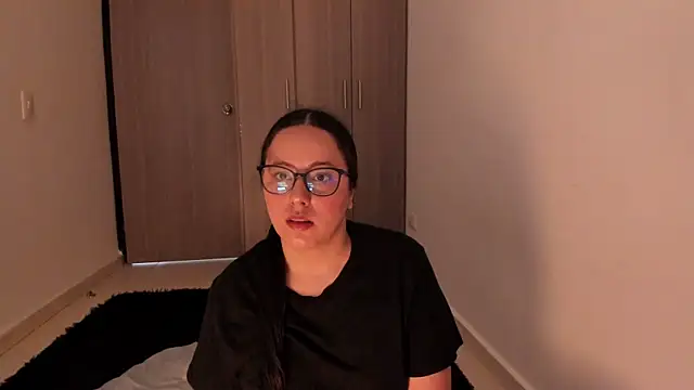 Snapshot of Venus_cat_ chatting on October 6, 2025, 7:36 pm Venus cat online show from October 6, 2025, 7:36 pm