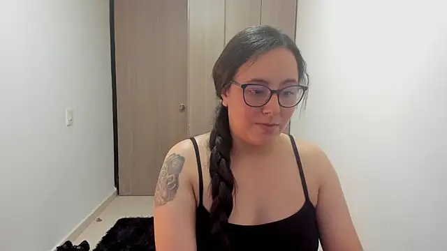 Snapshot of Venus_cat_ chatting on October 13, 2025, 7:59 pm Venus cat online show from October 13, 2025, 7:59 pm