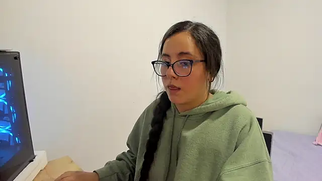 Snapshot of Venus_cat_ chatting on October 23, 2025, 12:53 am Venus cat online show from October 23, 2025, 12:53 am