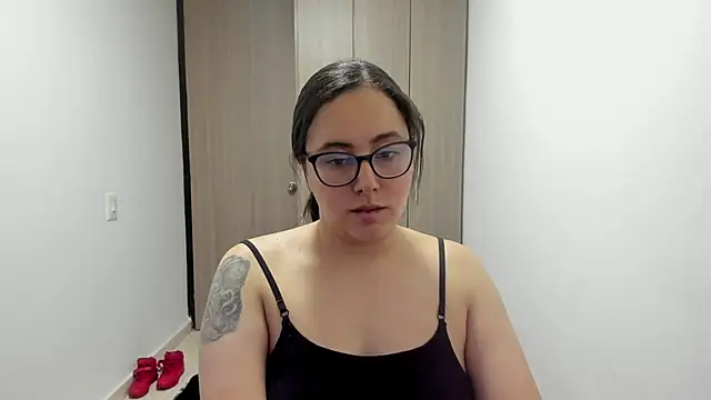 Snapshot of Venus_cat_ chatting on October 15, 2025, 12:53 am Venus cat online show from October 15, 2025, 12:53 am