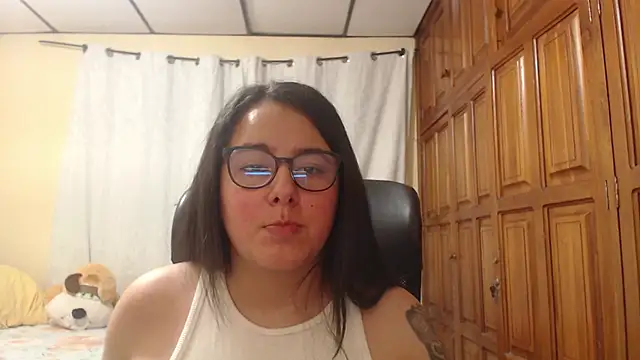 Venus cat  online show from May 17, 2026, 2:22 am