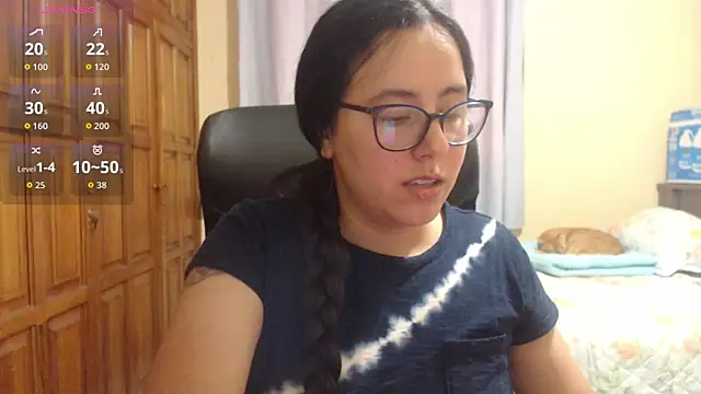 Snapshot of Venus_cat_ chatting on December 4, 2025, 3:27 am Venus cat online show from December 4, 2025, 3:27 am