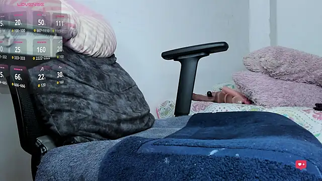 Snapshot of sweet_charm_ chatting on November 4, 2025, 8:45 pm sweet charm online show from November 4, 2025, 8:45 pm