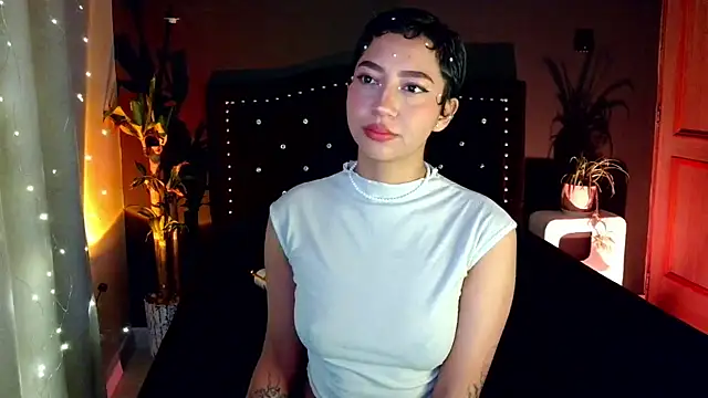 Snapshot of emma_web_ chatting on April 29, 2026, 12:42 pm emma web online show from April 29, 2026, 12:42 pm