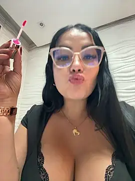 Aurora-Hernandez online show from October 7, 2025, 3:29 am