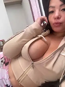 Aurora-Hernandez online show from October 2, 2025, 1:47 pm