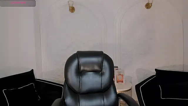 NatalieLewis online show from June 19, 2026, 12:00 pm