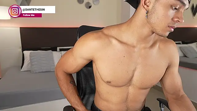 DanteeStone online show from October 9, 2025, 8:42 pm