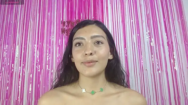 Snapshot of JuliethaFox chatting on October 15, 2025, 10:18 pm JuliethaFox online show from October 15, 2025, 10:18 pm