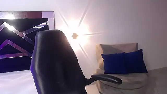 Snapshot of CataleyaMoonroe chatting on October 8, 2025, 3:24 pm CataleyaMoonroe online show from October 8, 2025, 3:24 pm