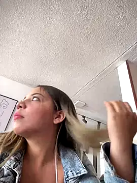 Snapshot of Ada_Pink chatting on December 18, 2025, 3:05 pm Ada Pink online show from December 18, 2025, 3:05 pm