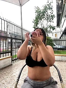 Ada Pink online show from November 20, 2025, 6:30 pm