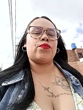 Snapshot of Italia_12 chatting on November 1, 2025, 7:41 pm Italia 12 online show from November 1, 2025, 7:41 pm