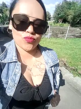 Snapshot of Italia_12 chatting on November 9, 2025, 1:48 pm Italia 12 online show from November 9, 2025, 1:48 pm