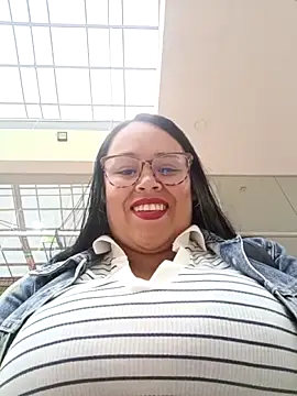 Snapshot of Italia_12 chatting on November 10, 2025, 9:20 pm Italia 12 online show from November 10, 2025, 9:20 pm