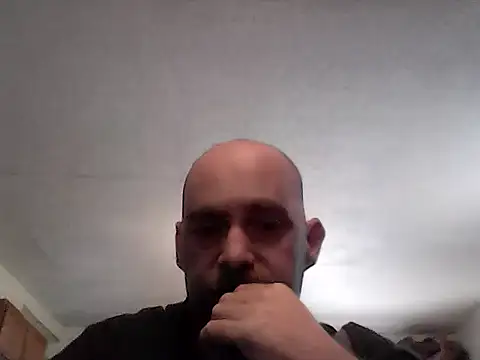 Snapshot of crazyheratic8 chatting on February 24, 2026, 10:43 pm crazyheratic8 online show from February 24, 2026, 10:43 pm