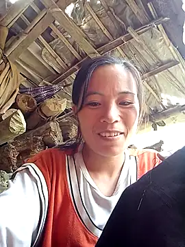 Snapshot of -Lauren- chatting on October 17, 2025, 3:43 am -Lauren- online show from October 17, 2025, 3:43 am