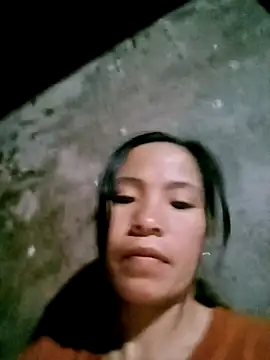 Snapshot of -Lauren- chatting on December 13, 2025, 11:33 pm -Lauren- online show from December 13, 2025, 11:33 pm