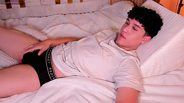 Snapshot of kai_zareck chatting on November 8, 2025, 12:09 pm kai zareck online show from November 8, 2025, 12:09 pm