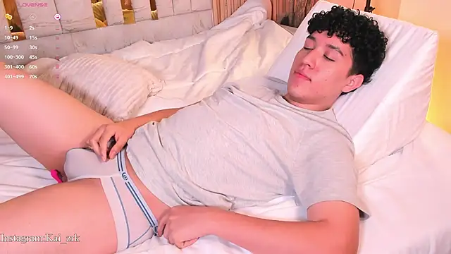 Snapshot of kai_zareck chatting on October 20, 2025, 11:33 am kai zareck online show from October 20, 2025, 11:33 am