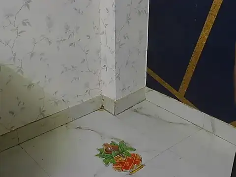 shiny-krisha online show from November 2, 2025, 4:06 am