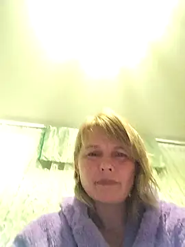 Masha412111 online show from November 20, 2025, 10:09 pm