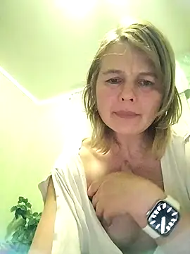 Masha412111 online show from December 2, 2025, 9:05 pm