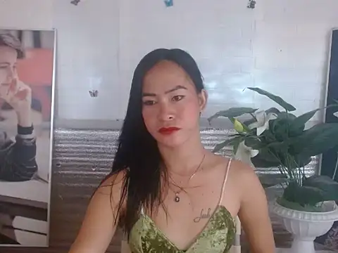 Snapshot of miss_katty28 chatting on October 17, 2025, 10:33 pm miss katty28 online show from October 17, 2025, 10:33 pm