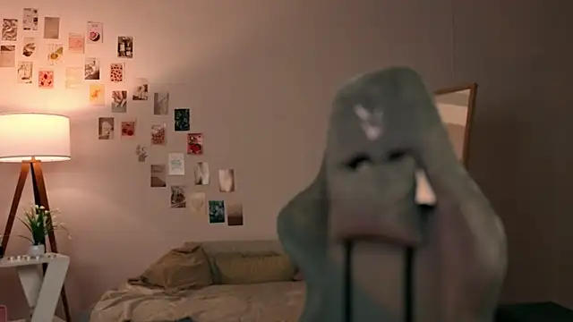 Snapshot of branchwithflowerss chatting on October 16, 2025, 1:08 pm branchwithflowerss online show from October 16, 2025, 1:08 pm