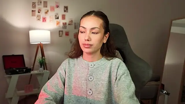 Snapshot of branchwithflowerss chatting on December 16, 2025, 12:42 pm branchwithflowerss online show from December 16, 2025, 12:42 pm