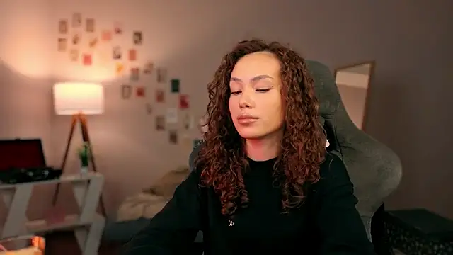 Snapshot of branchwithflowerss chatting on October 15, 2025, 11:51 am branchwithflowerss online show from October 15, 2025, 11:51 am