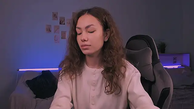 Snapshot of branchwithflowerss chatting on November 30, 2025, 5:52 am branchwithflowerss online show from November 30, 2025, 5:52 am